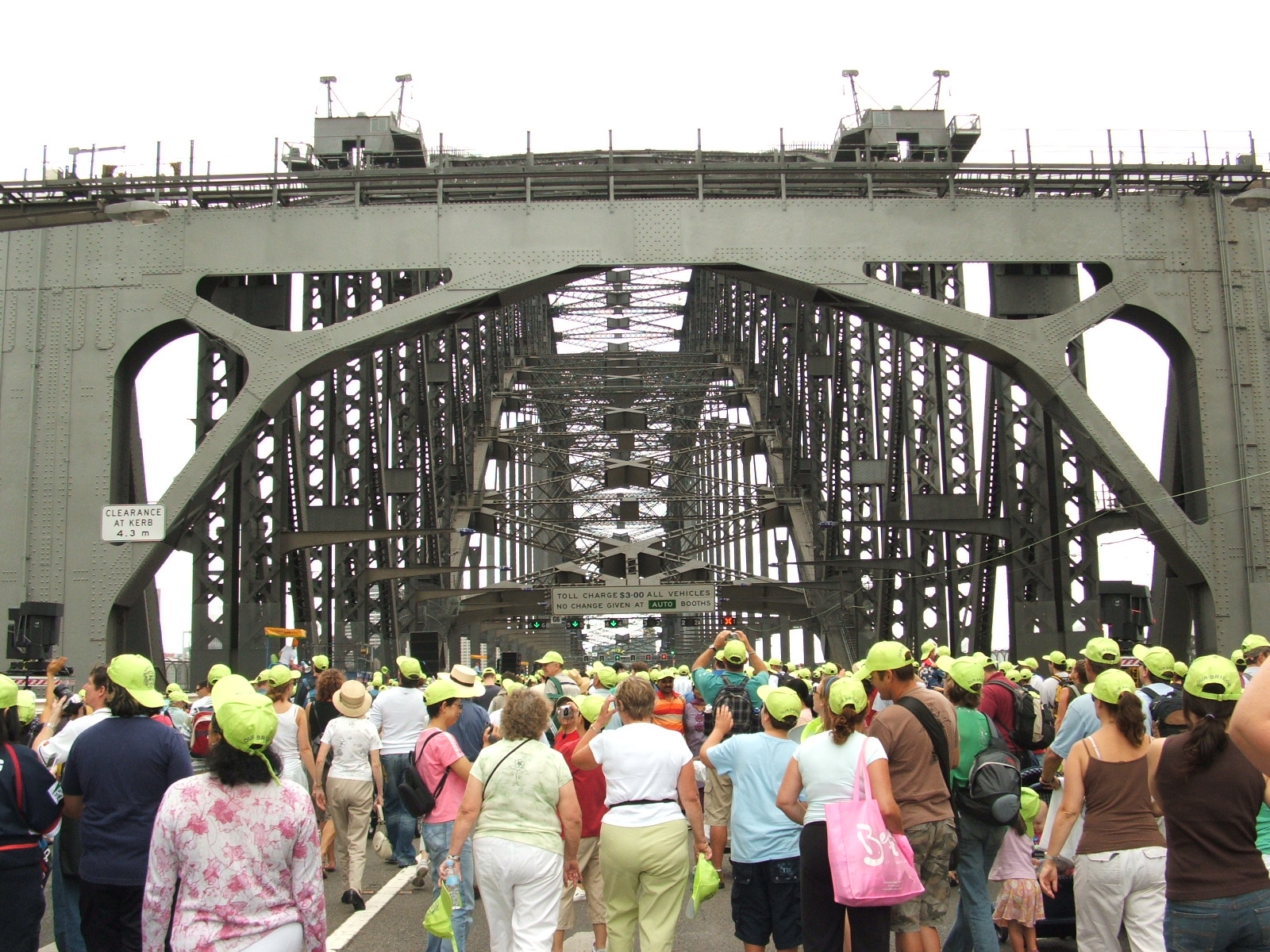 Bridgewalk_inside_arch