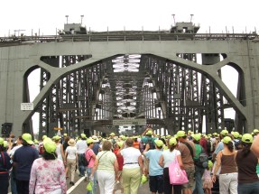 Bridgewalk_inside_arch